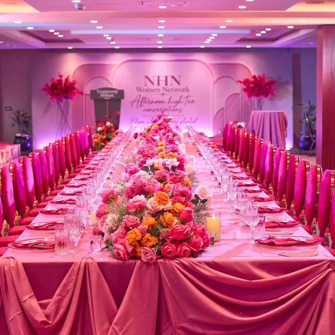 Fuchsia banquet with orange floral runner